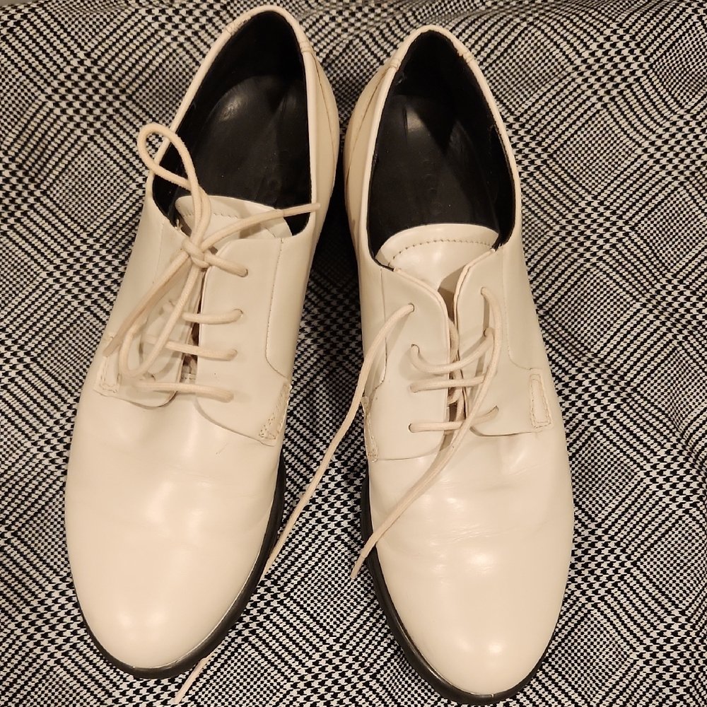 Ecco Tray Tech Cream Women's Oxfords Size 7.5